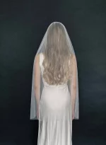 YouLaPan 부드러운 얇은 명주 그물 싱글 레이어 신부 결혼식, 간단한 베일 컷, 가장자리 벨로 드 노비아 라르고 만틸라, 맞춤형 웨딩 베일, V30 - 이미지 2