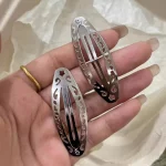 빈티지 할로우 아웃 패턴 헤어 클립, Y2K 기하학적 실버 타원형 스냅 헤어클립, 펑크 메탈 사이드 머리핀, 한국 헤어 액세서리 - 이미지 5