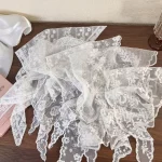 여성용 화이트 우븐 꽃 레이스 헤어 스카프 랩, 레트로 삼각형 머리 스카프 모자, 여행 사진 머리띠, 헤어 액세서리, 여름 - 이미지 2