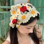 한국어 달콤한 귀여운 수제 크로 셰 뜨개질 중공 삼각형 머리띠 수건 여성 봄과 여름 니트 꽃 여행 사진 헤어 스카프 - 이미지 4